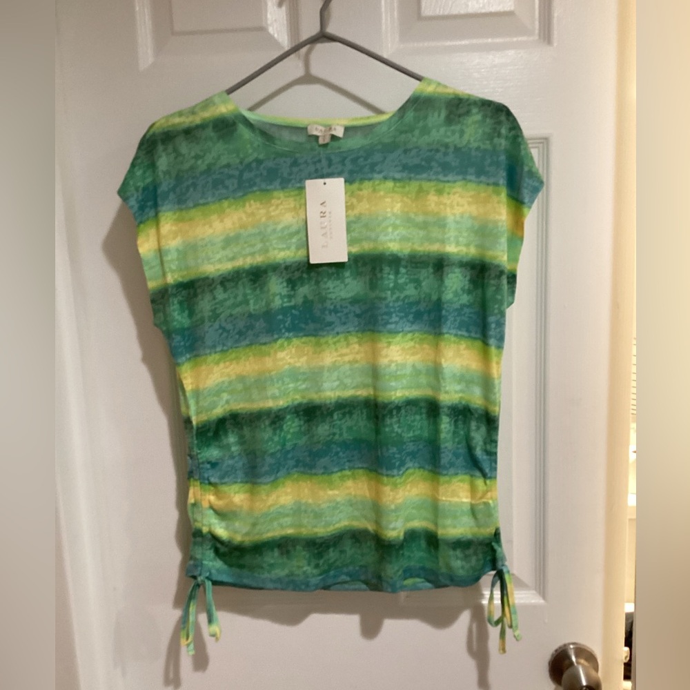 Laura Petites 
Super Soft 
No Iron 
NWT